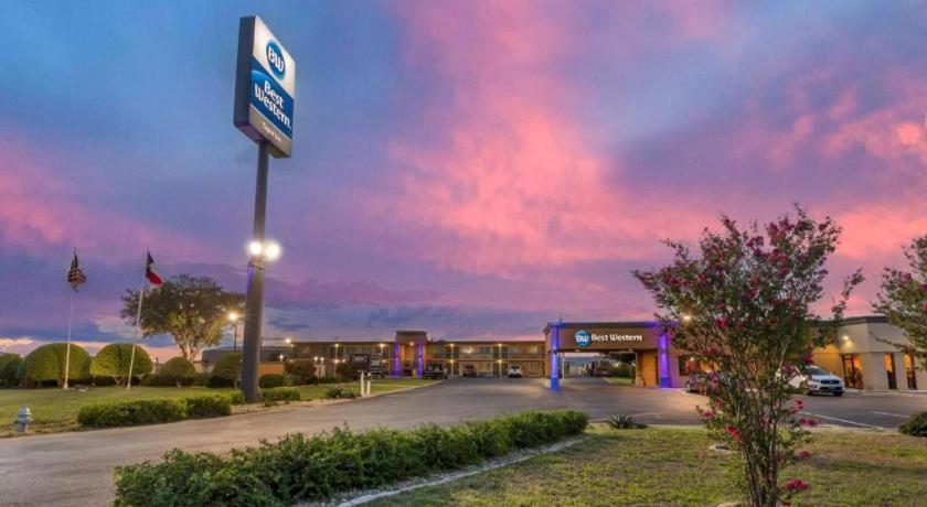 Best Western Taylor Inn Екстер'єр фото